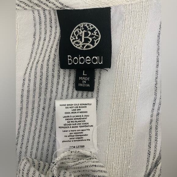 Bobeau Women’s Tunic Length Blouse White Gray Stripe Sparkle Size Large - Picture 4 of 6